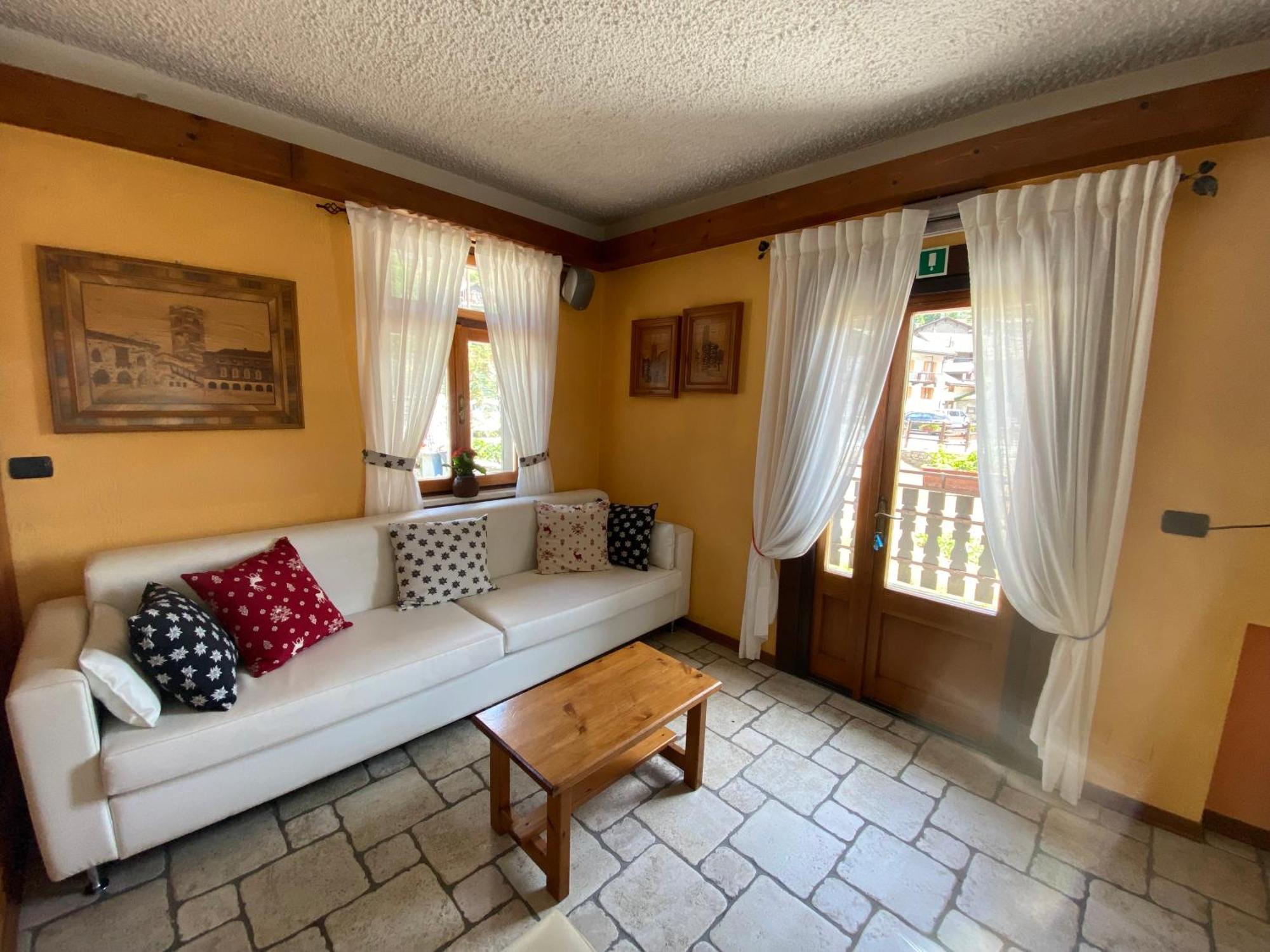 Hotel Col Serena Étroubles Extérieur photo